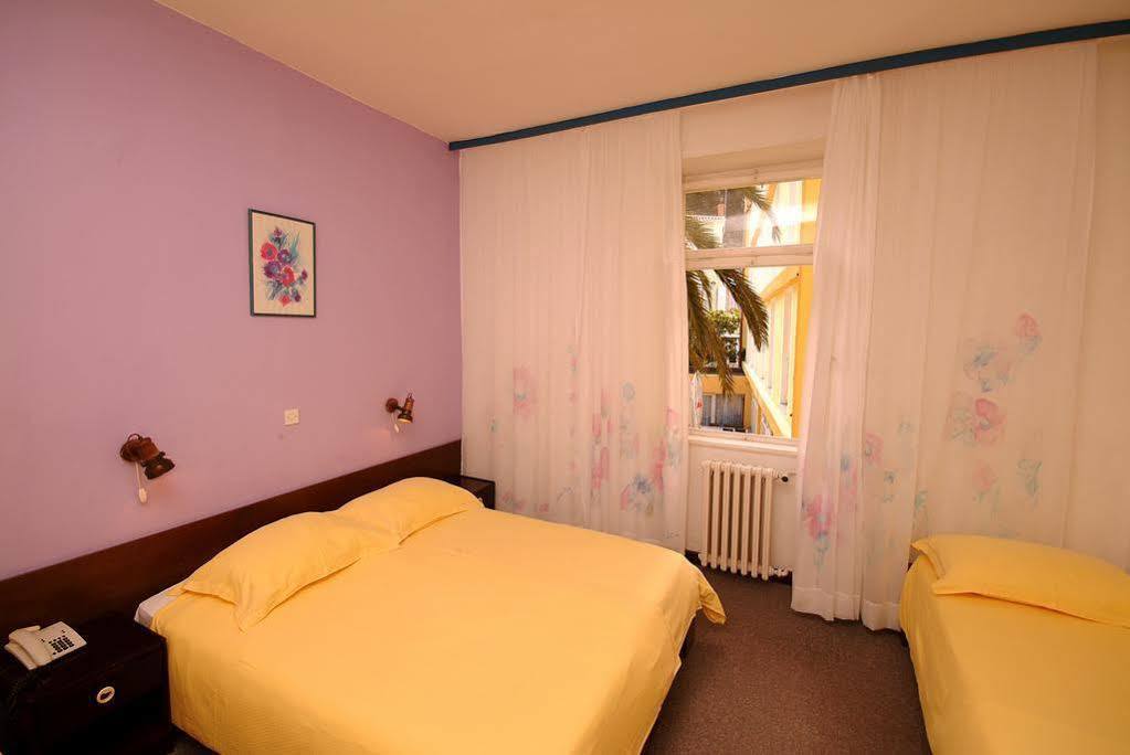 Hotel Istra Rab Town Exterior photo
